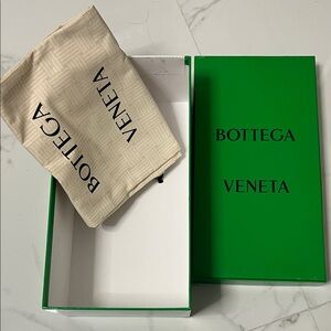 Bottega Veneta Vibrant Green Box with Cream Dust Bag